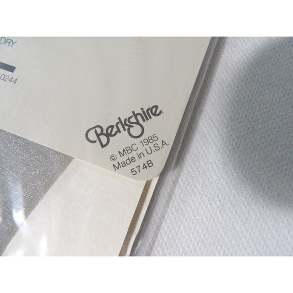 Berkshire Shimmers Panty Hose Control Top Silver Size 1 Sandalfoot Vintage 1985 - Picture 6 of 6